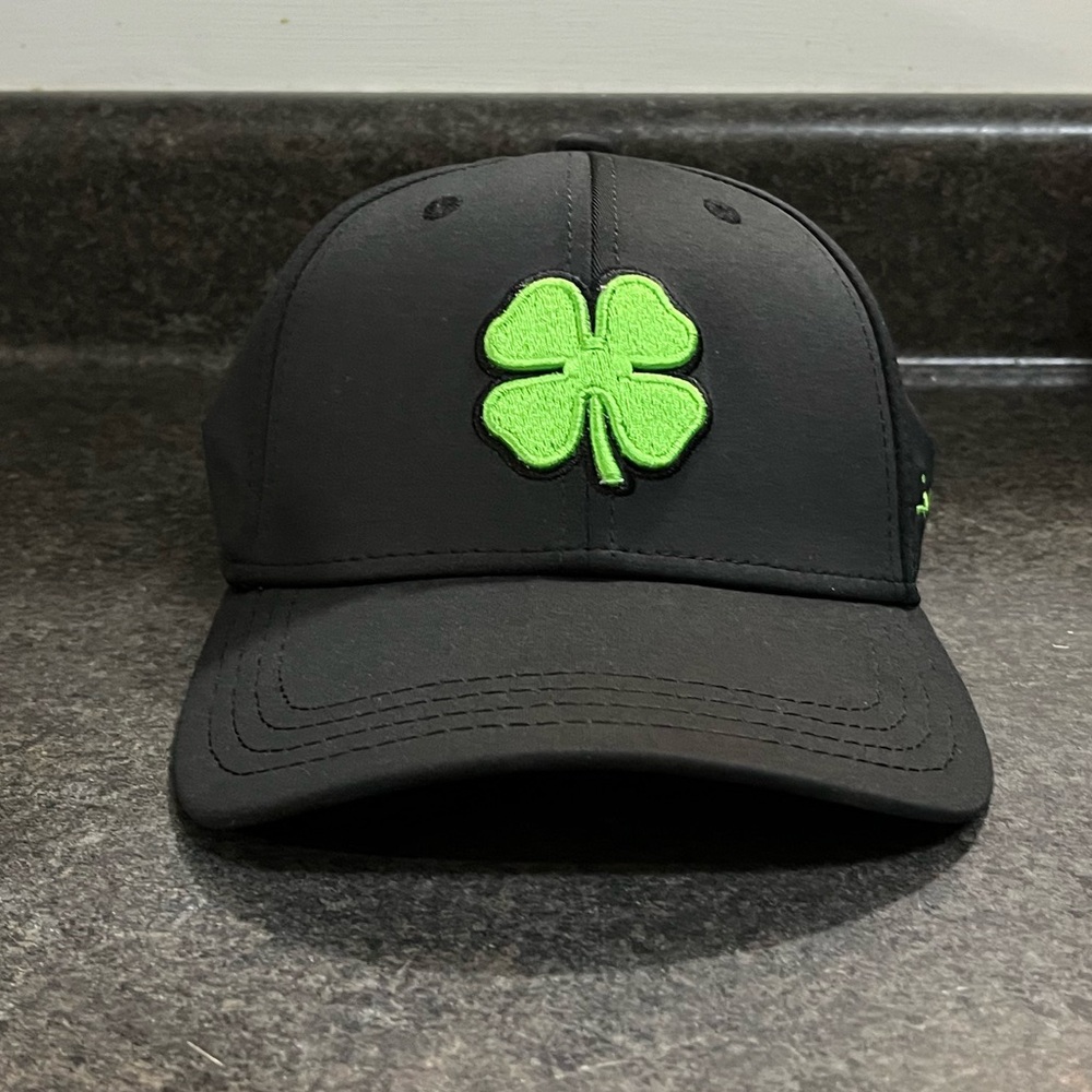 Black Clover Hat Cap Black Fitted L/XL Golf Live Lucky Performance Adult Mens